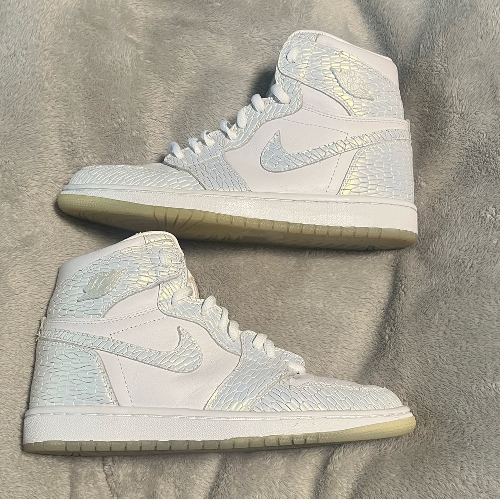 Air Jordan 1 Retro High Premium GS 'Frost White' women size 10